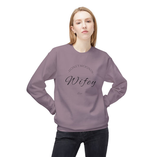 Honeymoonin' Wifey- Women's Midweight Softstyle Fleece Crewneck Sweatshirt Aria Di Amore